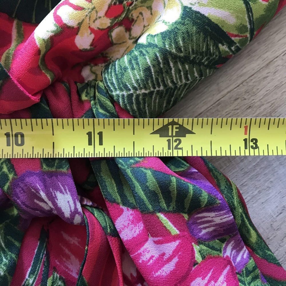 Everly Tropical Floral Deep V-Neck Keyhole back Lined Romper sz Large - Picture 8 of 9